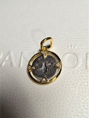 Pandora bee charm medallion